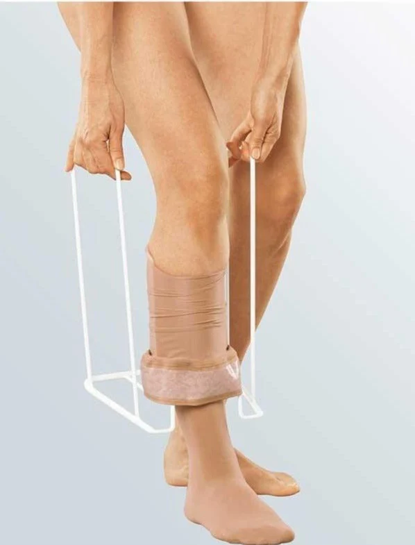 Schuhanzieher für Kompressionsstrümpfe und Socken | Mit Sockel - Image 7